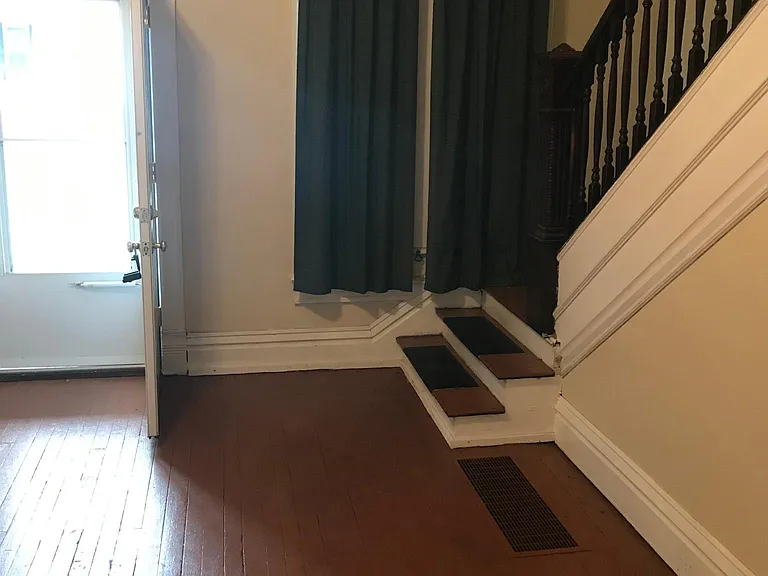 310 Maryland Ave — Photo 4