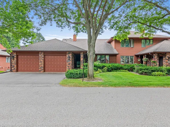 18 Anemone Cir, North Oaks, MN 55127