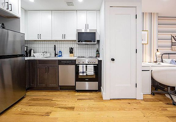 5th image of 413 E 9th St APT 4A