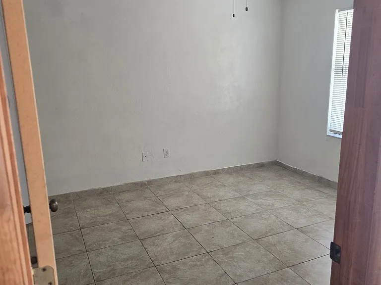 765 Georgia St — Photo 10