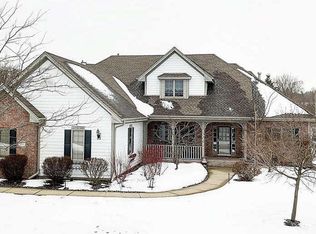 2922 River Valley Rd, Waukesha, WI 53189