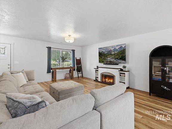 5th image of 838 E Sicily Ct