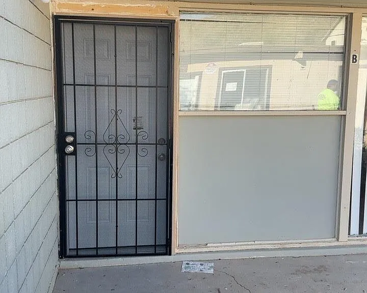 2028 W Cactus Rd #B — Photo 2