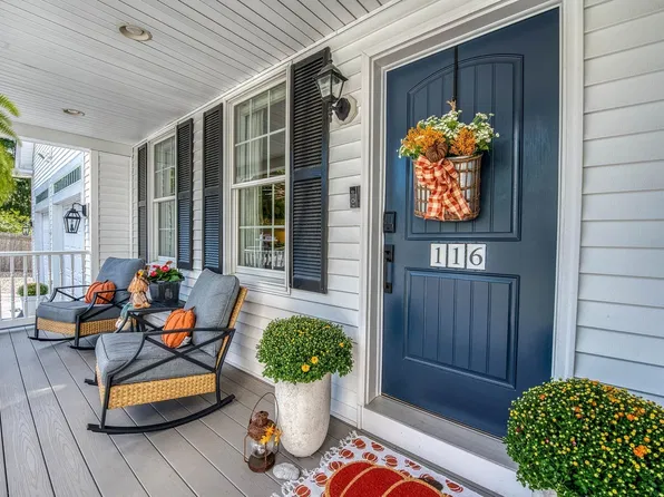 116 North Ave, Attleboro, MA 02703