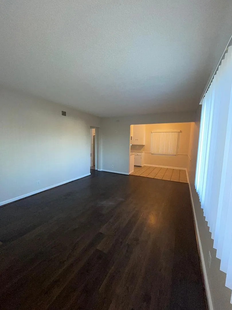 11185 Carson Drive — Photo 2
