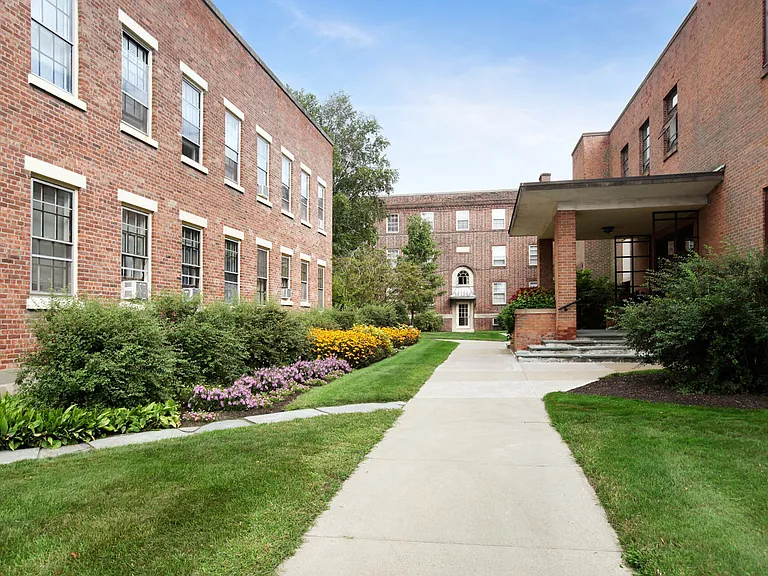 Skidmore Apartments — Photo 35