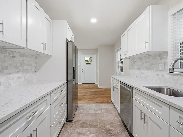 18 Grandin Cir — Photo 6