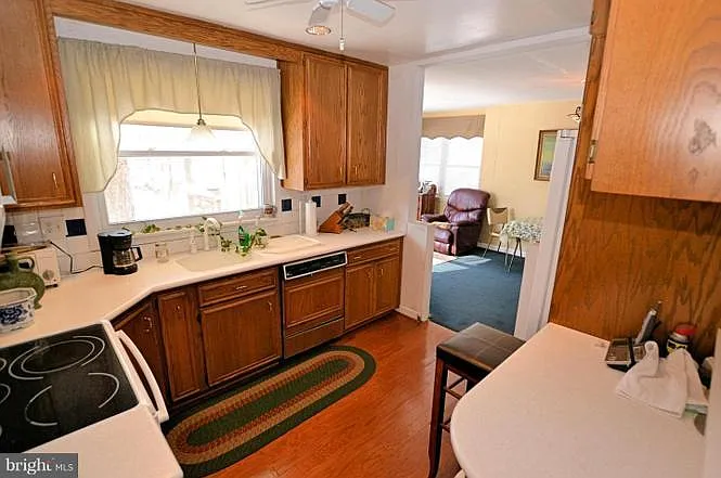 7602 Wellesley Dr — Photo 12