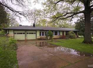 33 Mandalay Dr, Ballwin, MO 63021