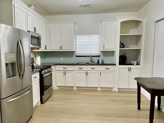 5th image of 301 Tabor St