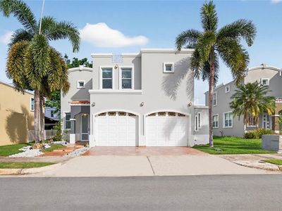 F Las Palmas #15, Vega Alta, PR, 00692