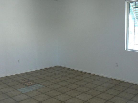 3rd image of 1451 S Tyndall Ave