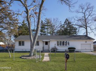 7 Center Pl, Toms River, NJ 08753