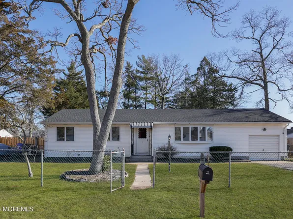 7 Center Place, Toms River, NJ 08753