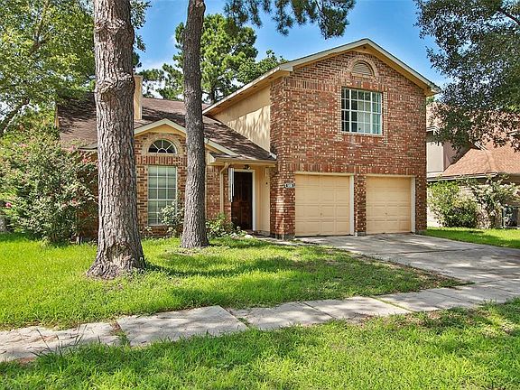 Great shaded front yard
