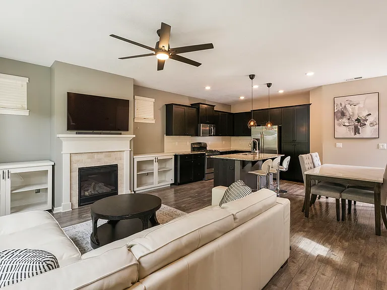 9433 SW Chopin Ln — Photo 3