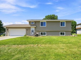 2201 Kessler Ln, Chaska, MN 55318