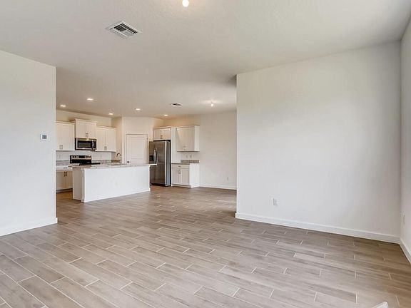 4th image of 3024 NE Skyview Ln