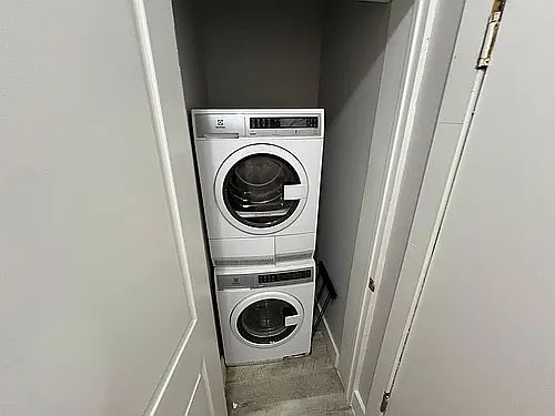 5th image of 121 Roosevelt Ave #4A
