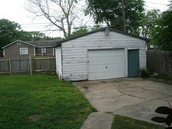 2nd image of 762 Sharon Dr
