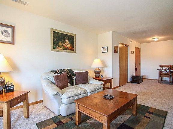 5th image of 102 Prairie Heights Dr APT 405