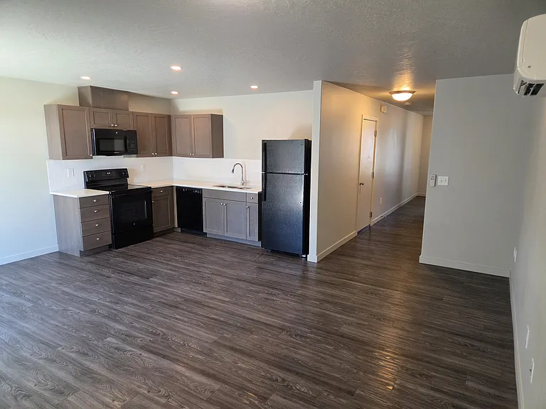 213 Merrick Ave — Photo 2