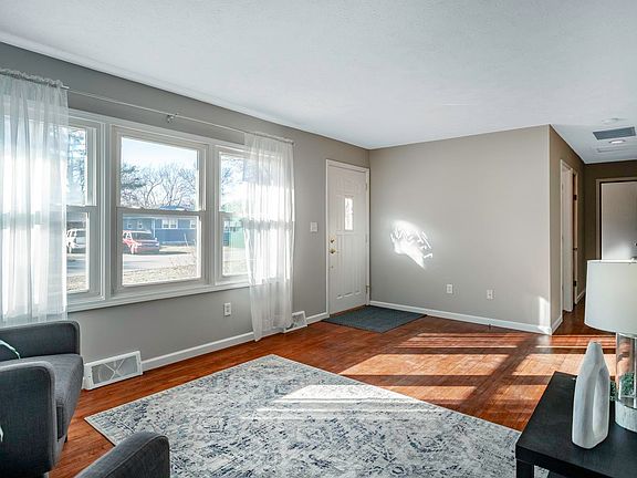 5th image of 3077 Stoney Dr