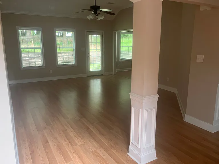 109 Vanessa Dr — Photo 2