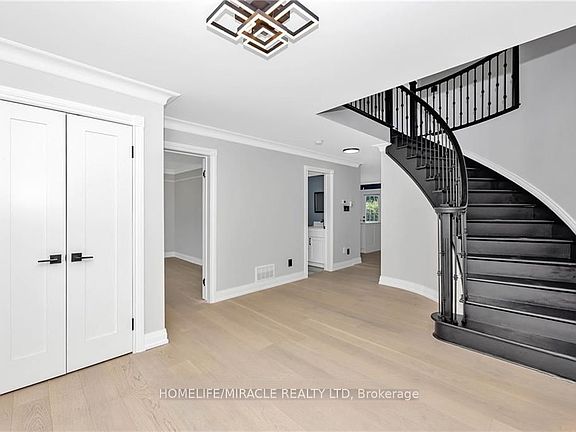 5th image of 141 Kerry Hill Cres