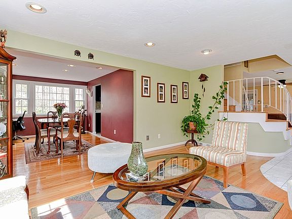 5th image of 115 Oak Hill Dr