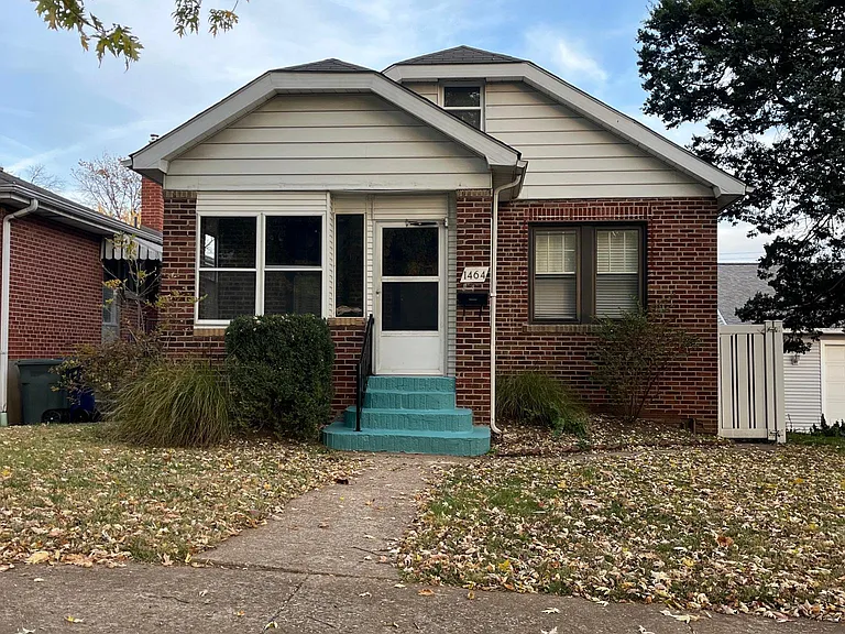 1464 Sproule Ave — Photo 1