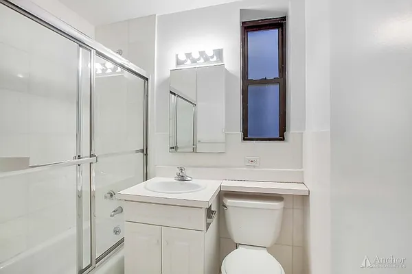 Rented by Anchor Associates | media 27