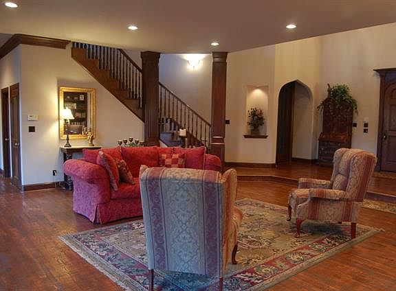 2nd image of 771 N Creekwood Dr