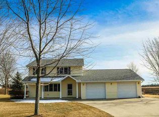 W6633 School Rd, Greenville, WI 54942