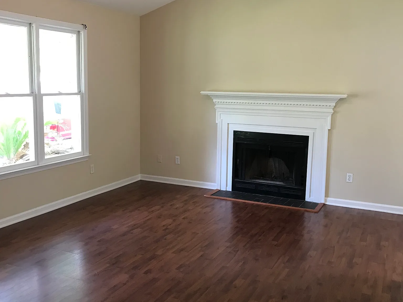 3 bed, 1100 sqft, $1,600 — Photo 2