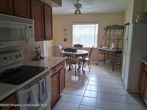 5th image of 361 Greenwich Cir