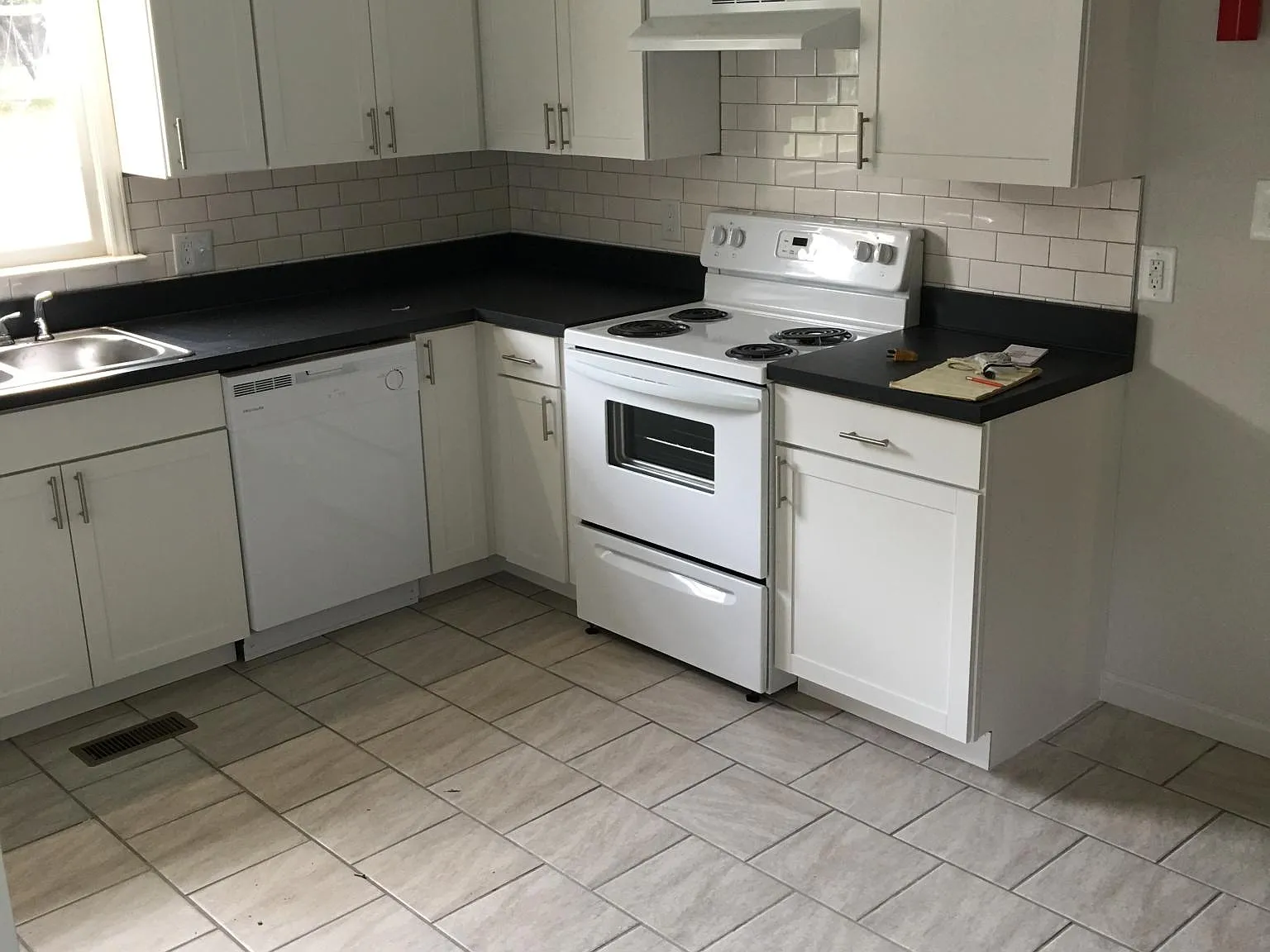 3 bed, 1200 sqft, $3,800 — Photo 4