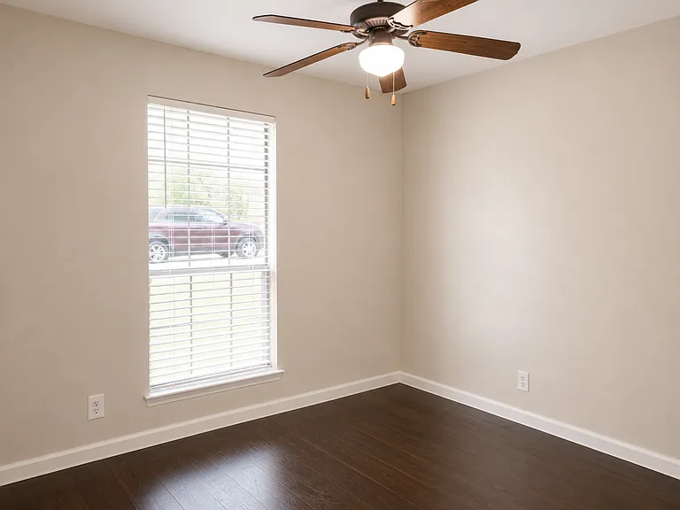 126 Hollyhill Ln #126 — Photo 14