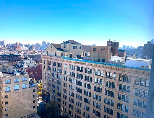 Sold by New York Residence | media 16