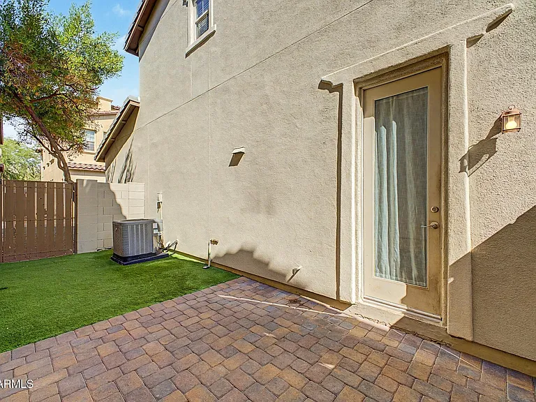 2879 N Claire Dr — Photo 28
