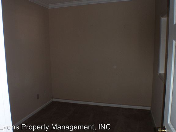 5th image of 509 University Dr APT A