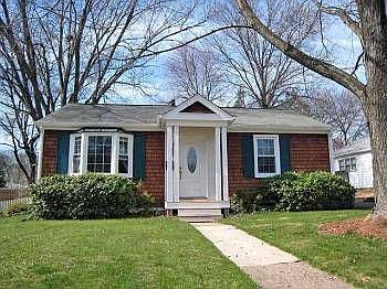 2nd image of 2212 Boxwood Dr