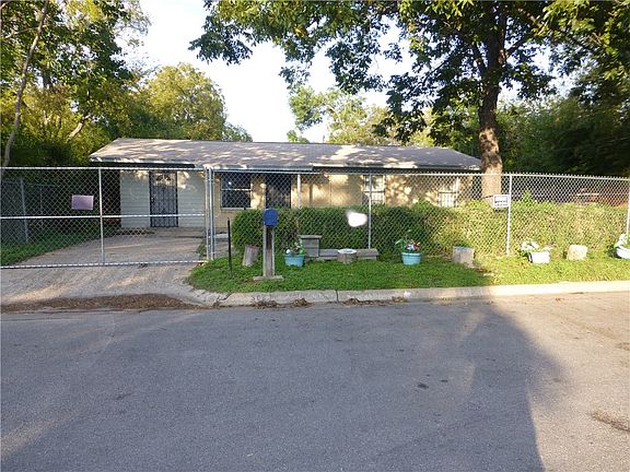 3rd image of 308 E Lola Dr