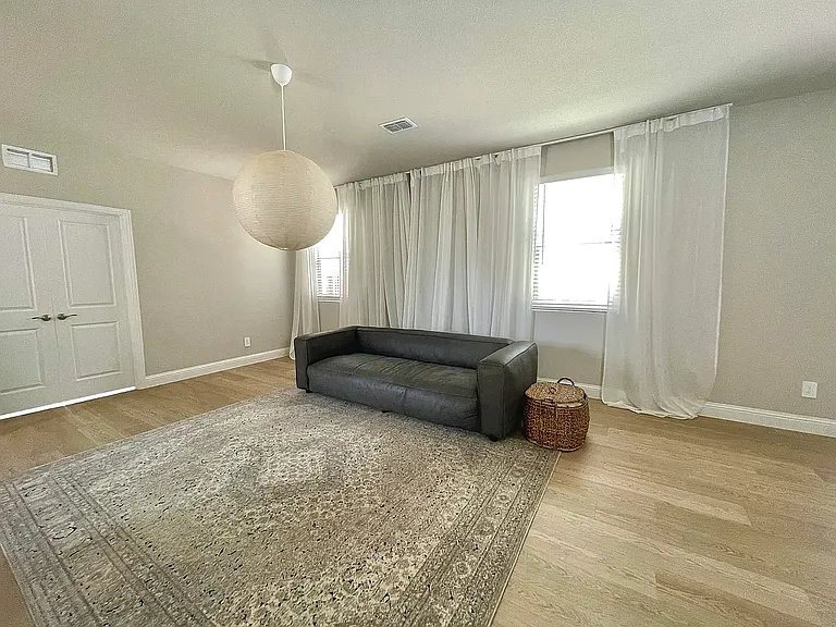 2624 Wellington Ln — Photo 4