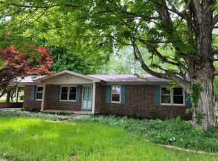 705 Springmont Dr, Hopkinsville, KY 42240