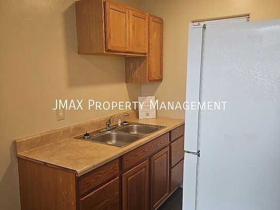 5th image of 622 Walnut Ave SW APT C