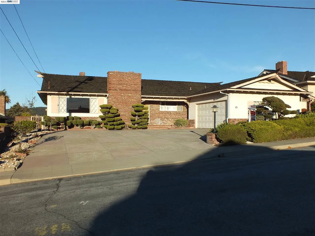 2240 Longview Dr photo 1