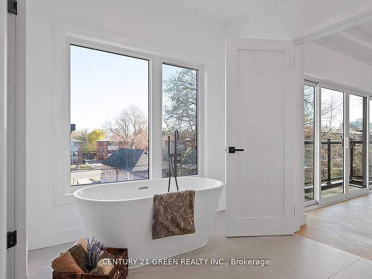 67 Bexhill Ave #MAIN 2ND FLOOR — Photo 23