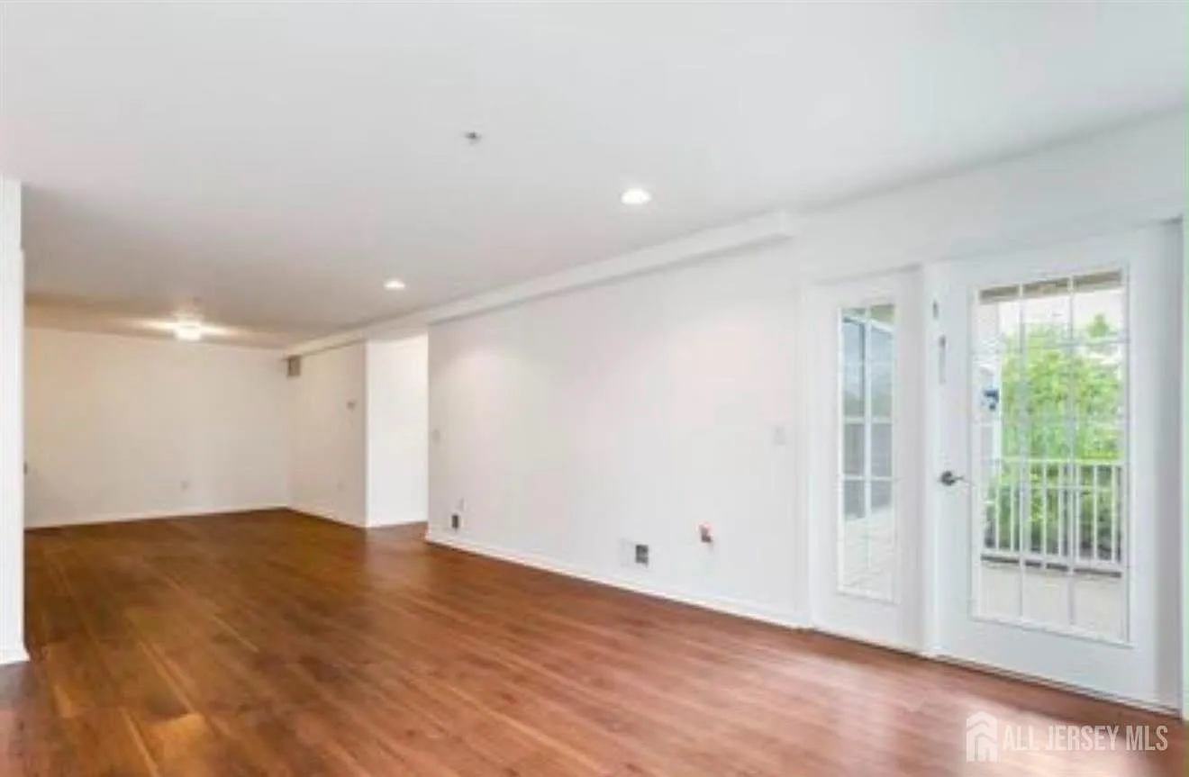 2 bed, 2.0 bath, 1174 sqft, $2,600 — Photo 4