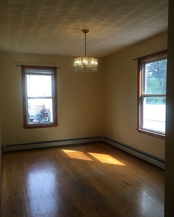 2nd image of 10 Warwick St #1